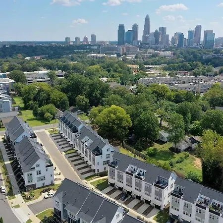4 Story Queen City Retreat! New! Walk To Downtown!